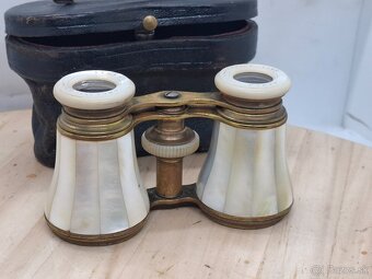 Predám funkčný perleťový divadelný dalekohlad Chevalier Fabt - 5