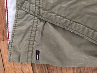 TOMMY HILFIGER originál caramel pánske capri nohavice L/XL - 5
