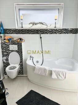 Rodinný dom s vírivkou a palmami – okamžite k nasťahovaniu  - 5