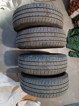 Yokohama bluearth 205/60 r 16 - 5