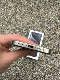 iPhone 15 pro - baterie 96% - 5