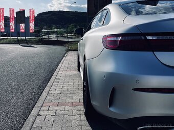 Predám Mercedes E300 Coupe , 2.0 Benzín 180KW AMG paket - 5