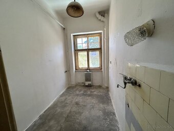 REZERVOVANÉ- Predám veľký 3izb byt na prízemí v pôvodnom st. - 5