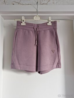 NOVE Guess sortky, kratase S - M - 5