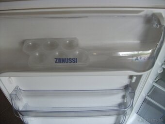 Vstavaná,zachovalá chladnička zn.ZANUSSI. - 5