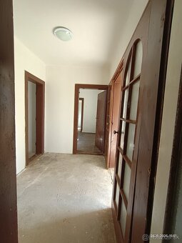 na predaj menší rodinný dom v obcí Bodorová - 5