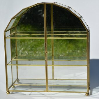 Vintage elegantná sklenená vitrínka so zrkadlom z Anglicka - 5