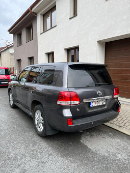 TOYOTA LAND CRUISER 200 - 5