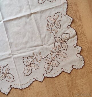 Set- vyšívané obrusy a dečky - 5