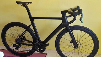 Kompletný karbónový cestný bicykel s elektronickou prehadzov - 5