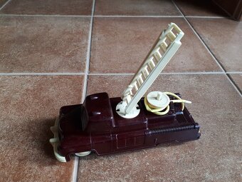 Stara hracka - Stare auto : Hasicske auto od IGRA - 5