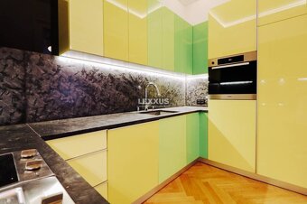 | Veľkometrážny luxusný 3 izbový byt v historickom centre me - 5