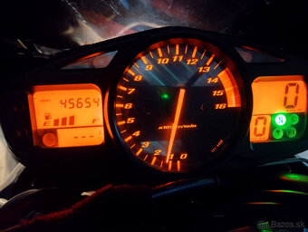 Suzuki GSR 600 - 5