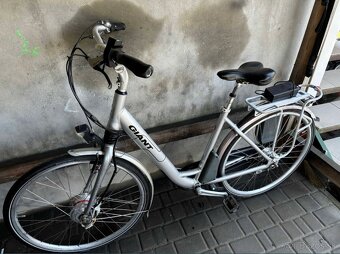 Elektrický bicykel GIANT + sada plynových rukovätí - 5