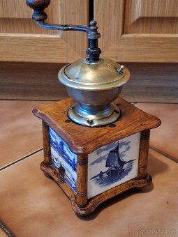 Starý mlynček na kávu Ideal - 5