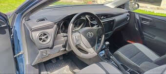 Toyota Auris. - 5