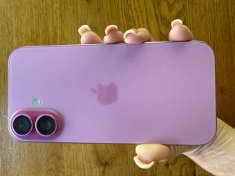 Predám Apple Iphone 16 128 GB s PRASKNUTÝM DISPLEJOM - 5