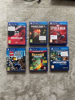 PlayStation 4 Slim + 2 ovládače + 6 hier - 5