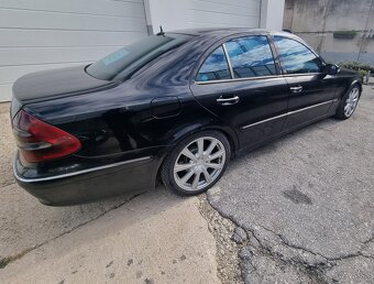 Mercedes Benz E 211 - 5