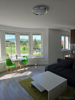 Moderný 2-izbový byt s vlastným parkovaním a zelenými pl - 5