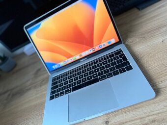 MacBook Pro 2017 256GB Silver - 5