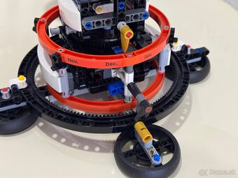 Lego technic 42179 - Planeta zem a mesiac na obeznej drahe - 5