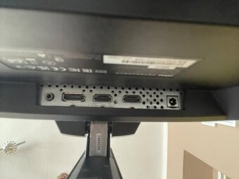 Predám herný monitor MSI G32C4 E2 31,5" - 5
