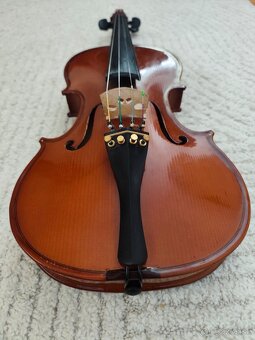 Predám celé 4/4 husle s púzdrom. - 5