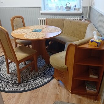 Rohová lavica, okrúhly stôl a 2 ks stoličky - 5