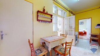 REZERVOVANE - na predaj 2-izbový byt 56 m2 Nemšová pôvodný s - 5