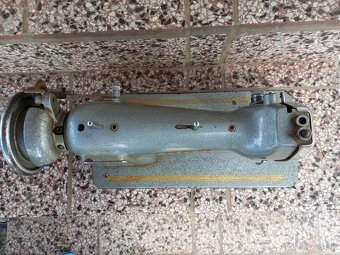 Predám starší šijací stroj LADA - 5