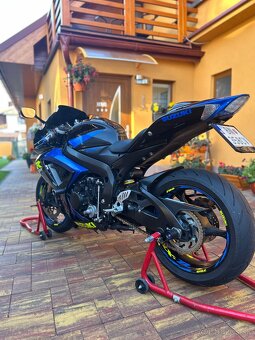 Suzuki gsxr 750 k7 - 5