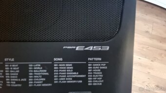 Yamah PSR- E453 + stojan + stolička - 5