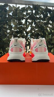 Nike Vomero 18 Sail Bright Crimson - 5