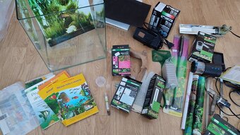 Predám malé akvárium s príslušenstvom - 5