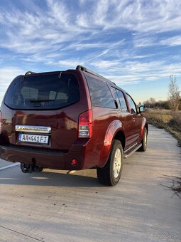 Nissan Pathfinder - 5