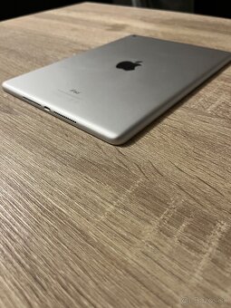 9.7” tablet iPad 5.generacia 32GB Silver TOP stav - 5