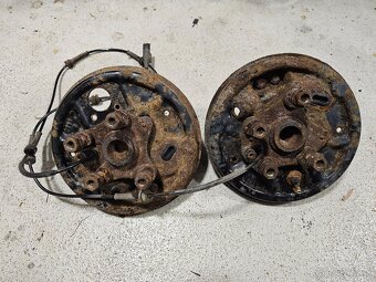 Fiat 500 2007-2015 loziska zadnich kol - 5