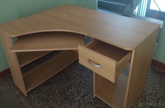 Počítačový stolík  darujem - 5