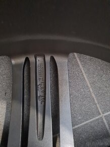 Predám komplety na Audi 19" 255/35, disk 8,5" x 19, ET32 - 5