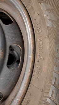Predám zimný set Peugeot/Citroen 15"-4x108+195/65r15 - 5