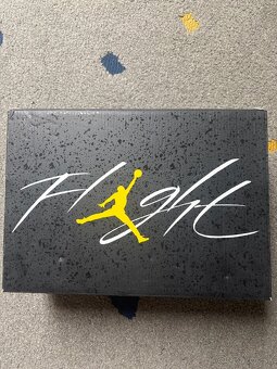 Jordan 4 Retro Thunder - 5