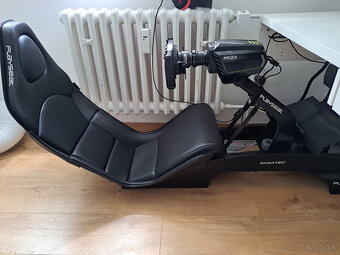 Playseat F1 sedačka s Moza R16 a volantom Moza GS V2P - 5