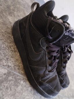Predám pánske topánky Nike Court Borough Mid Winter GS - 5