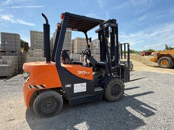 VYSOKOZDVIŽNÝ VOZÍK DOOSAN 30 plus DIESEL 576mth r.v. 2018 - 5