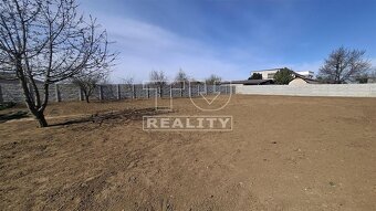 Na predaj pozemok v obci Čab - 820m2 - 5