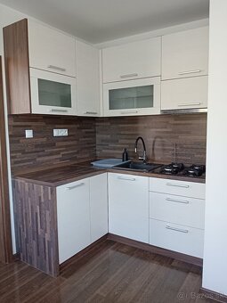 REZERVOVANE Dám do prenájmu pekný priestranný 2,5 izbový byt - 5