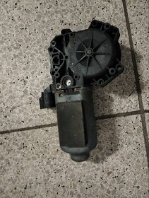 Predám náhradné diely na sedačku alfa Romeo 166 - 5