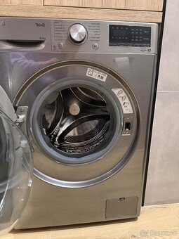 Úzka spredu plnená práčka LG strieborná - 5