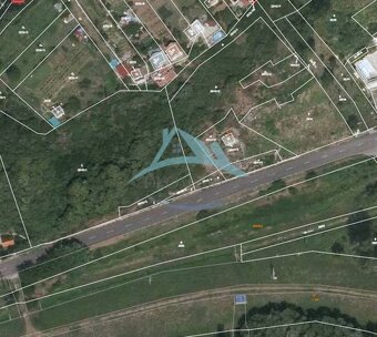 Na predaj: Rekreačný svahovitý pozemok v Šahách -11527m - 5